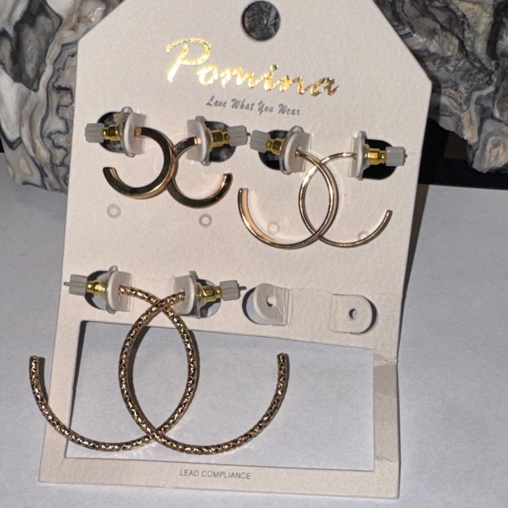 4/$23 - Pomina Gold Tone Hoop Earring Set. (BJ111)